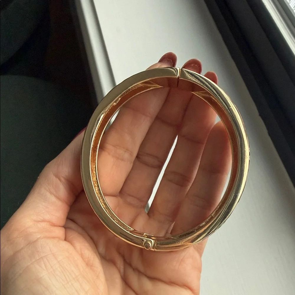 Chic Floral Enamel Bracelet with Pink and Green Accents - Picture 11 of 14